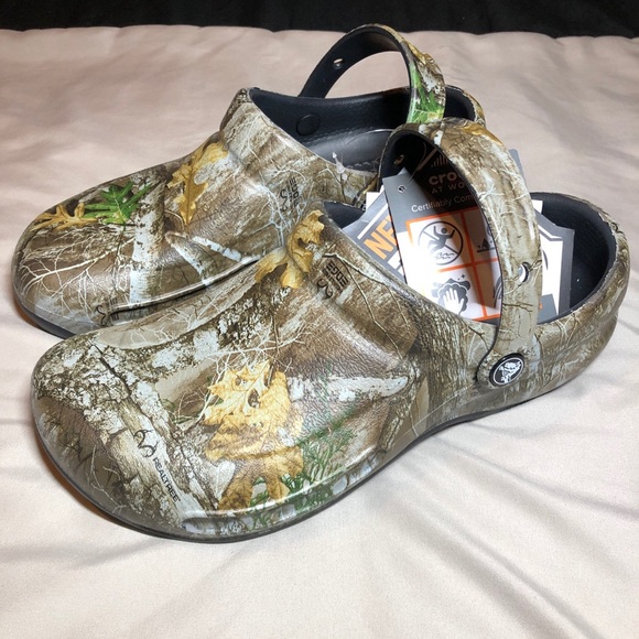 CROCS Other - Camo Crocs new Mens 7 Womens 9